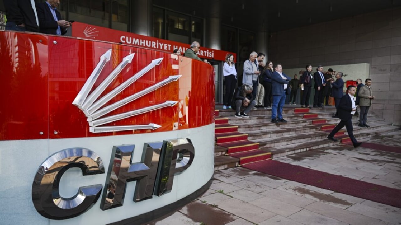 Foto - Mağdur CHP’liler Özgür Özel’den hesap sordu: Önce kendi kapının önünü temizle!
