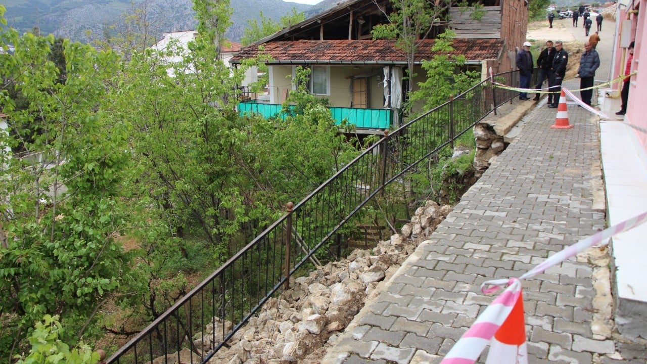 Foto - Mahalleli korkudan sokağa döküldü