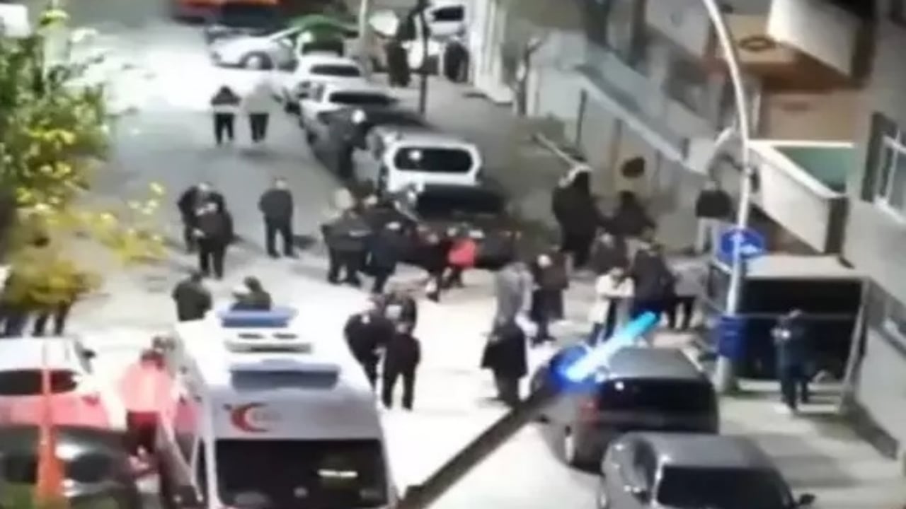 Foto - Mahalleyi karıştıran iddia! Ortalık bir anda savaş alanına döndü