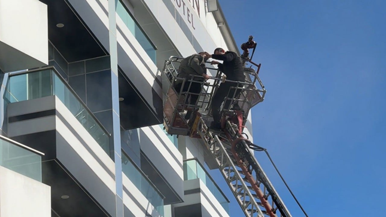 Foto - Mahsur kalan 8 kişi kurtarıldı Yine otel yine yangın Faciadan dönüldü