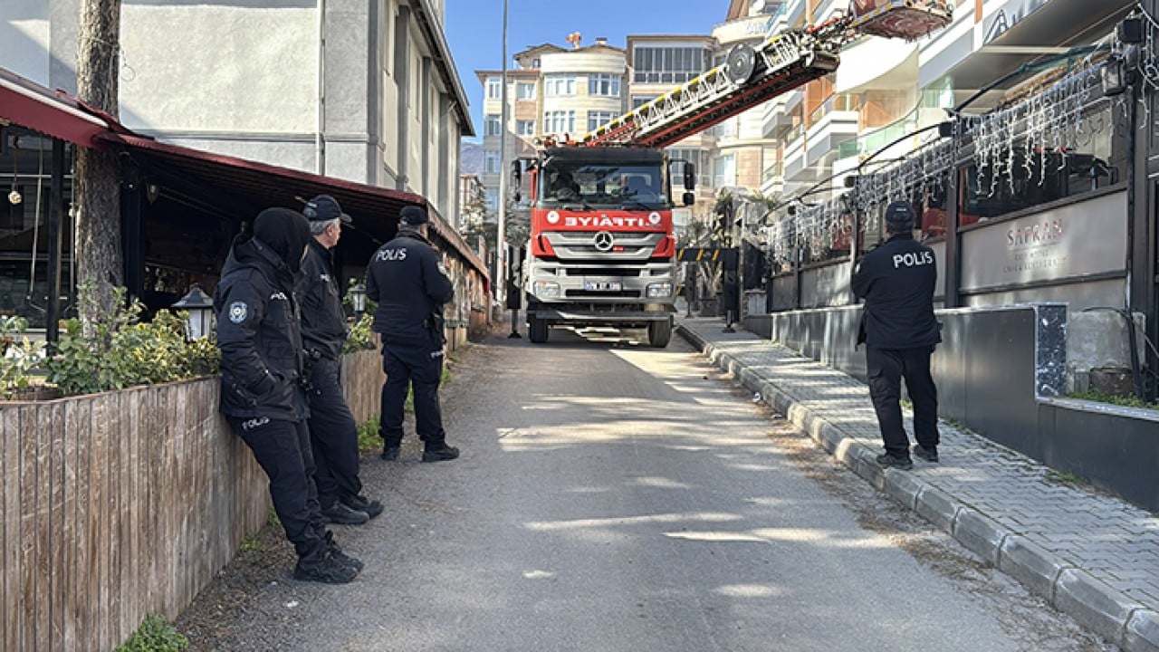 Foto - Mahsur kalan 8 kişi kurtarıldı Yine otel yine yangın Faciadan dönüldü