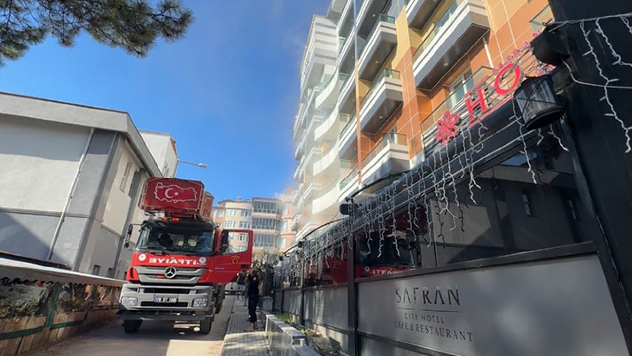 Mahsur kalan 8 kişi kurtarıldı Yine otel yine yangın Faciadan dönüldü