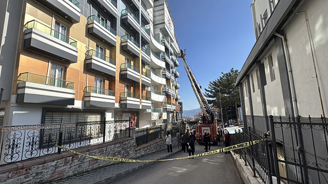 Foto - Mahsur kalan 8 kişi kurtarıldı Yine otel yine yangın Faciadan dönüldü