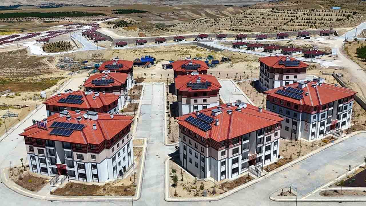 Foto - Malatya'da deprem konutları teslim edilmeye devam ediyor: Darende'de anahtar mutluluğu!