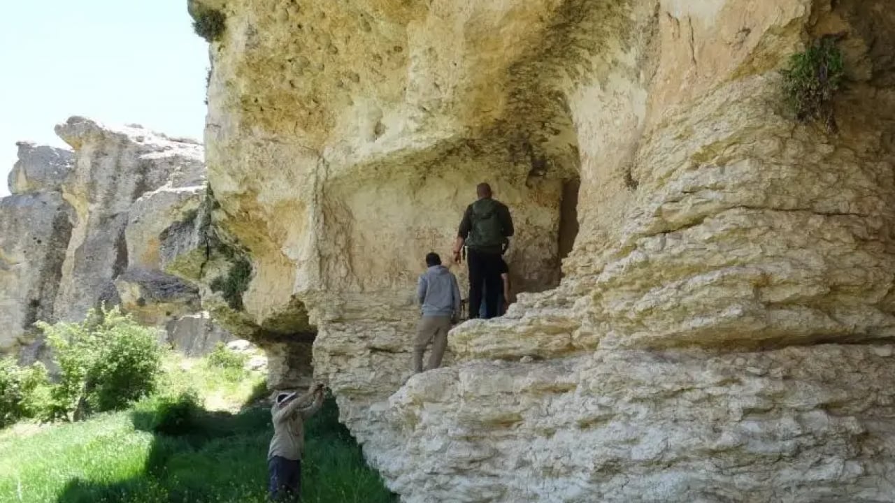 Malatya'daki mağarada yeni bulgular! Dikkat çeken el detayı!