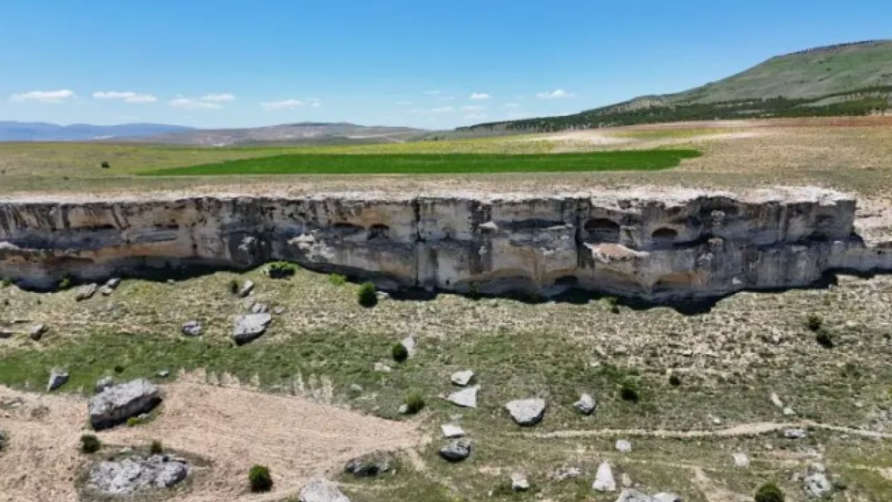Foto - Malatya'daki mağarada yeni bulgular! Dikkat çeken el detayı!