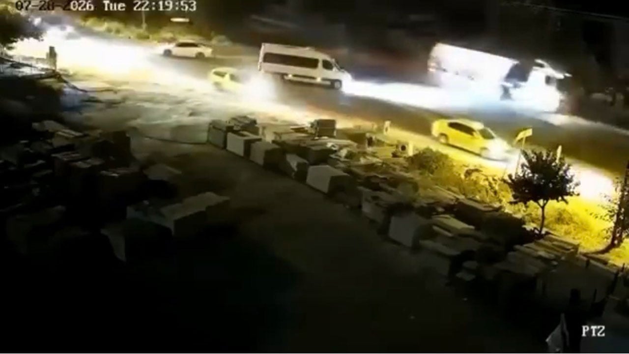 Foto - Mardin'de 3 kişiye mezar olan feci kazanın dehşet anları ortaya çıktı! Cenazeler gözyaşlarıyla uğurlandı!