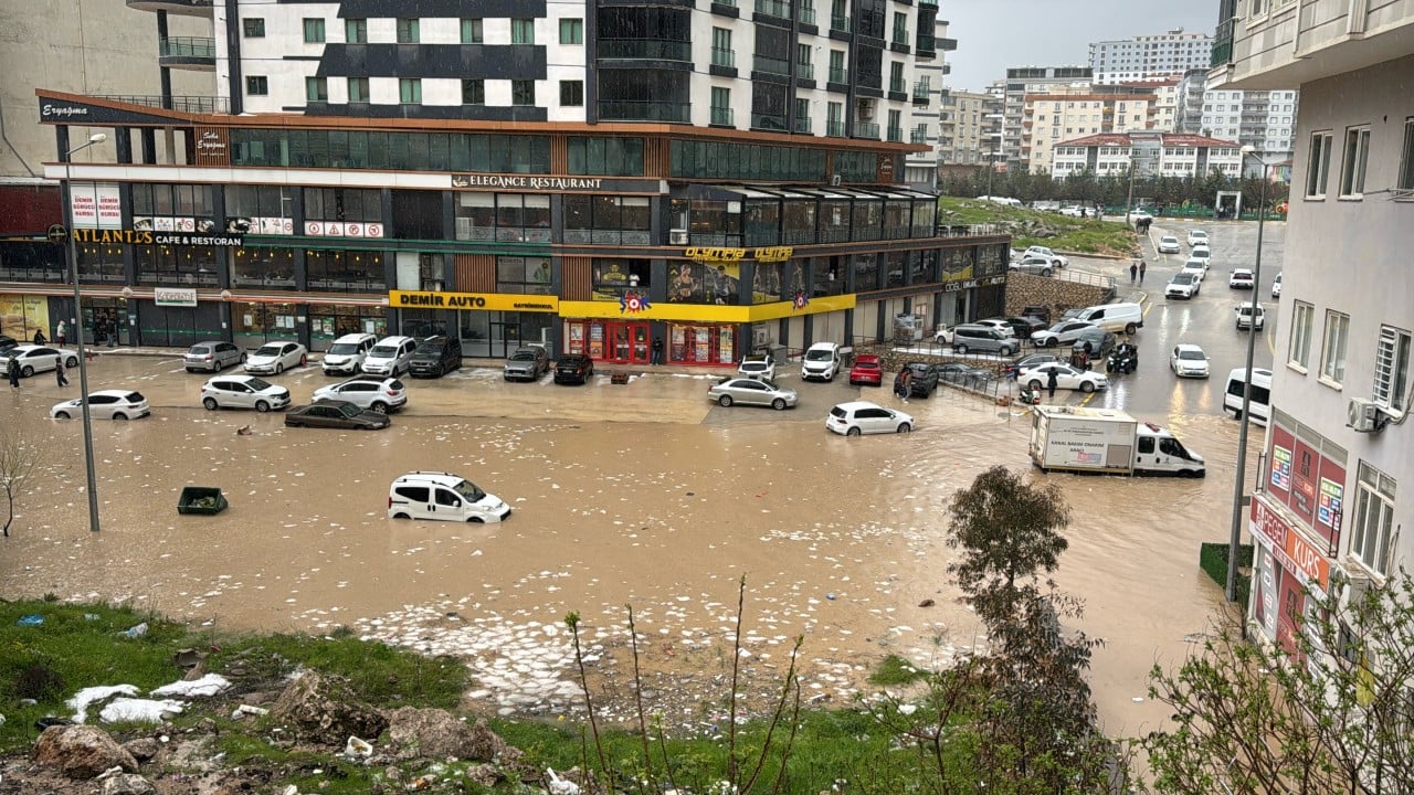Mardin'i sağanak vurdu