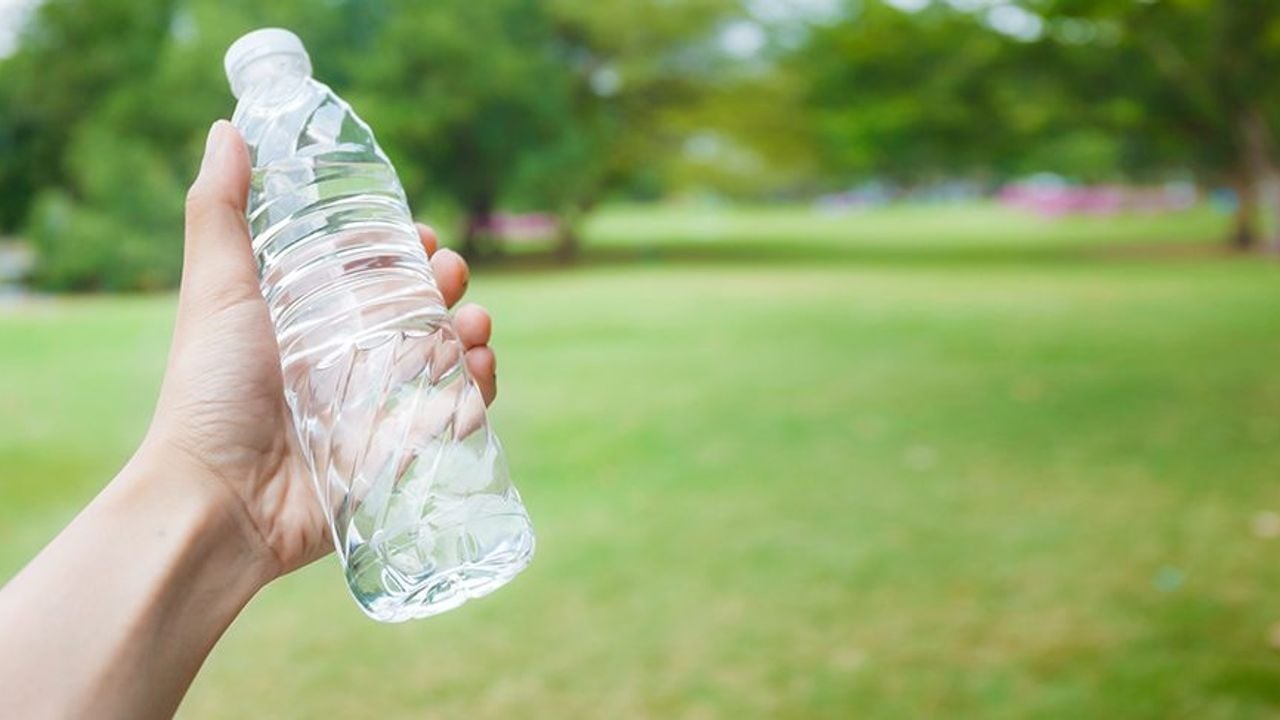 Foto - Marketten alınan 7 farklı su markası tek tek incelendi! Bazıları tertemiz, bazıları bakteri yuvası