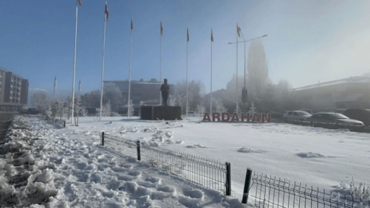 Mart ayında rekor soğuk! Kent adeta buz tuttu