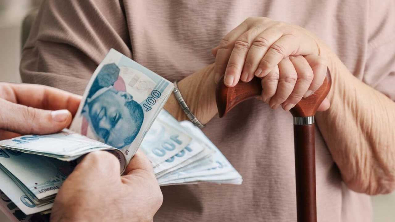 Foto - Masadaki rakam netlik kazandı İşte emekliye verilecek Ramazan ve Kurban bayramı ikramiyesi