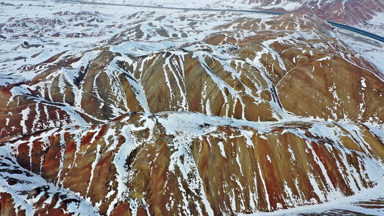 Foto - Masal sahnesi değil gerçek! Gökkuşağı Tepeleri kar sonrası hayran bıraktı