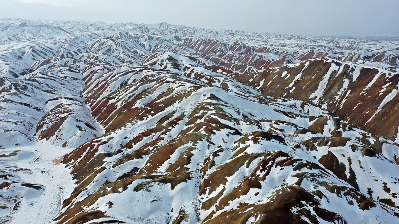 Foto - Masal sahnesi değil gerçek! Gökkuşağı Tepeleri kar sonrası hayran bıraktı