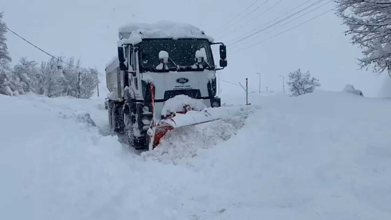 Foto - Maşallah! Şırnak’ın Beytüşşebap ilçesinde kar kalınlığı 2 metreyi buldu