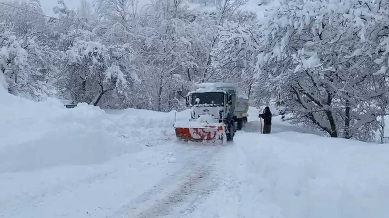 Foto - Maşallah! Şırnak’ın Beytüşşebap ilçesinde kar kalınlığı 2 metreyi buldu