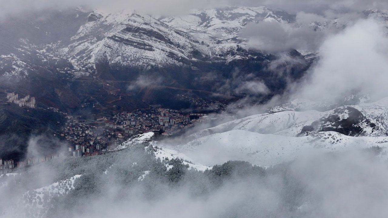 Foto - Masalsı manzara! Gümüşhane’de kar ve sis bir arada görüntülendi