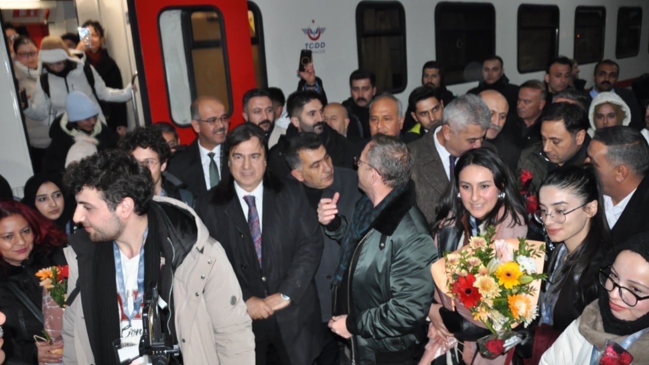 Foto - Masalsı yolculuğun son durağı! Doğu Ekspresi Kars’ta böyle karşılandı