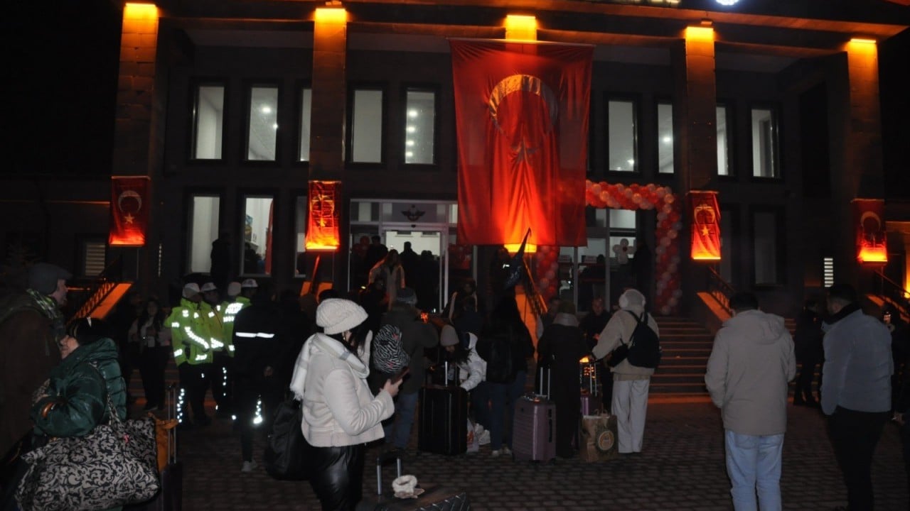 Foto - Masalsı yolculuğun son durağı! Doğu Ekspresi Kars’ta böyle karşılandı