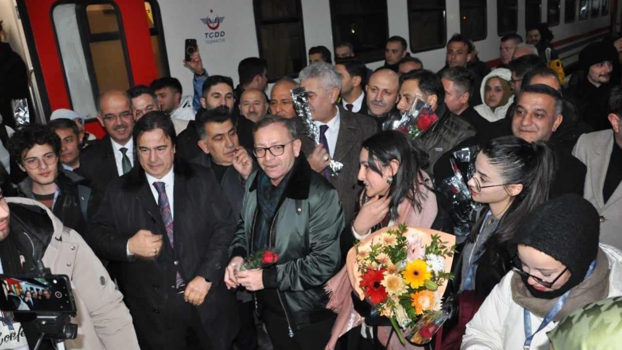 Foto - Masalsı yolculuğun son durağı! Doğu Ekspresi Kars’ta böyle karşılandı