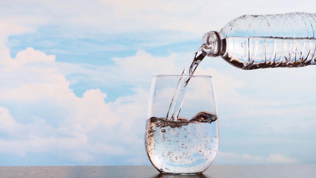 Foto - Masum sanılıyor ama dişleri sessizce yıpratıyor… Maden suyu bakın dişlere nasıl zarar veriyormuş! 