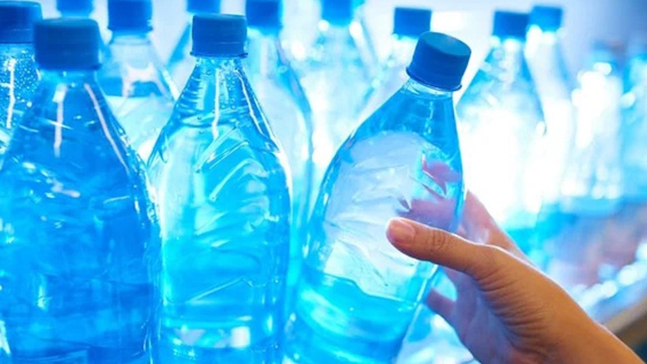 Foto - Masum sanılıyor ama dişleri sessizce yıpratıyor… Maden suyu bakın dişlere nasıl zarar veriyormuş! 