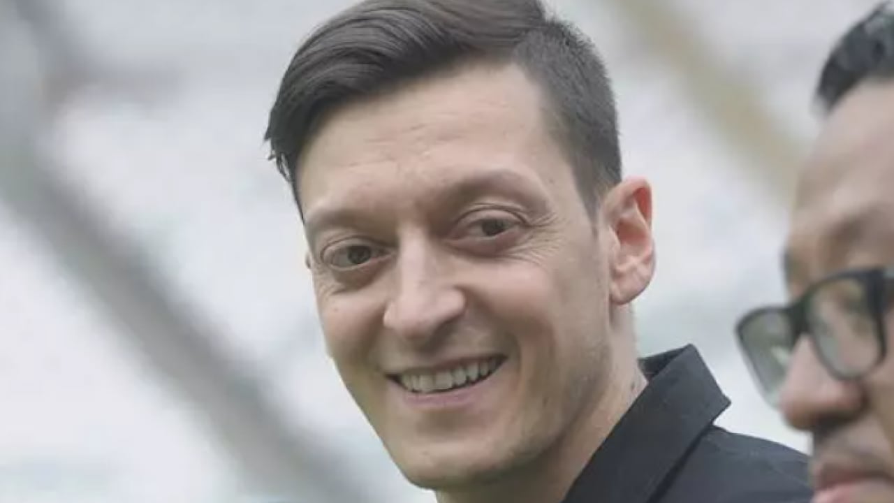 Foto - Masut Özil huzuru Kuran-ı Kerim'de buldu: 'Kötü yolda değilsem imanım sayesinde!'