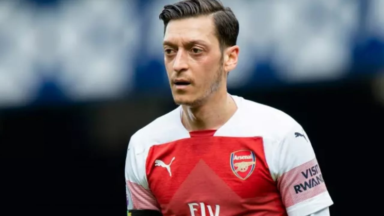 Foto - Masut Özil huzuru Kuran-ı Kerim'de buldu: 'Kötü yolda değilsem imanım sayesinde!'