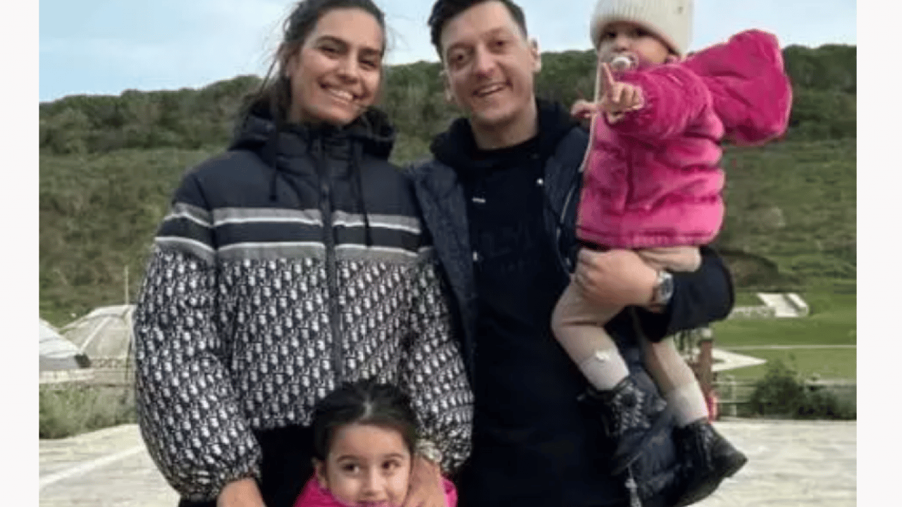 Foto - Masut Özil huzuru Kuran-ı Kerim'de buldu: 'Kötü yolda değilsem imanım sayesinde!'