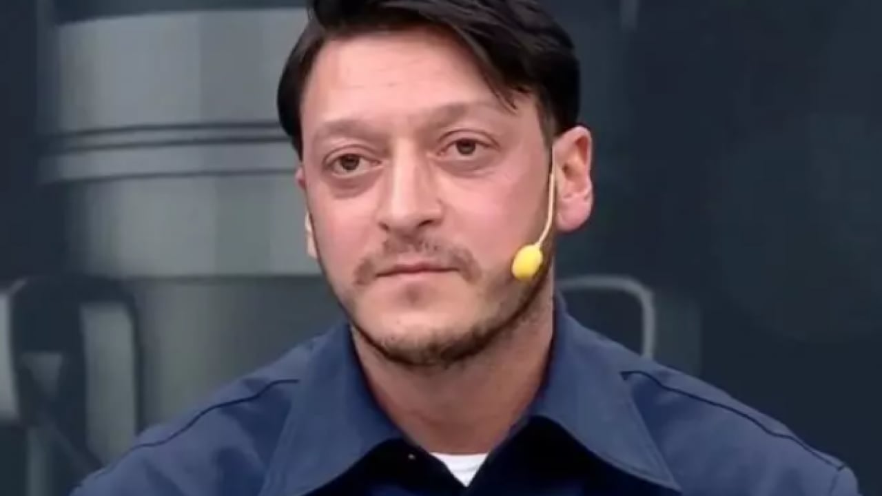 Foto - Masut Özil huzuru Kuran-ı Kerim'de buldu: 'Kötü yolda değilsem imanım sayesinde!'