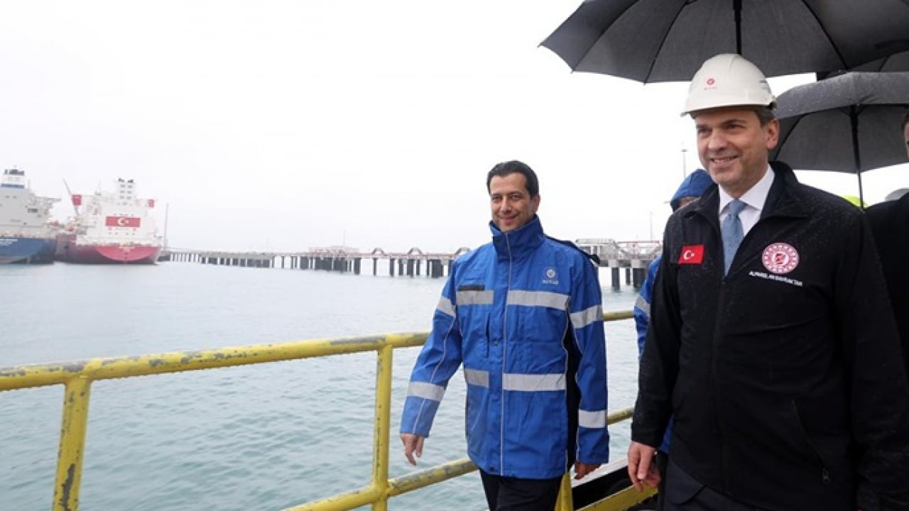 Foto - Mavi Vatan'da enerji hamlesi: Türkiye doğal gazda elini güçlendiriyor! İkinci FSRU ile arz güvenliğine dev takviye