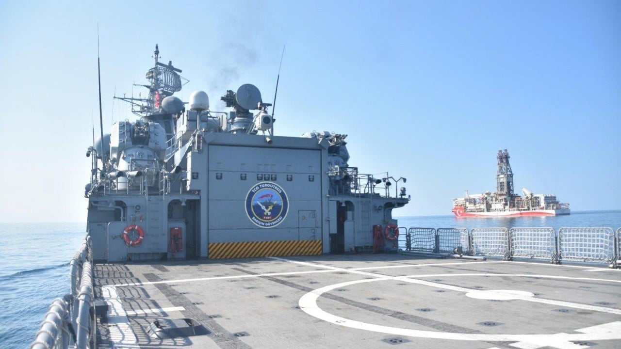 Foto - Mavi Vatan'da yoğun mesai: Sondaj gemilerini TCG Turgutreis koruyor!