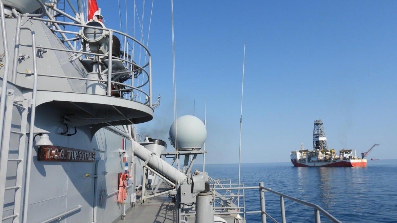 Foto - Mavi Vatan'da yoğun mesai: Sondaj gemilerini TCG Turgutreis koruyor!