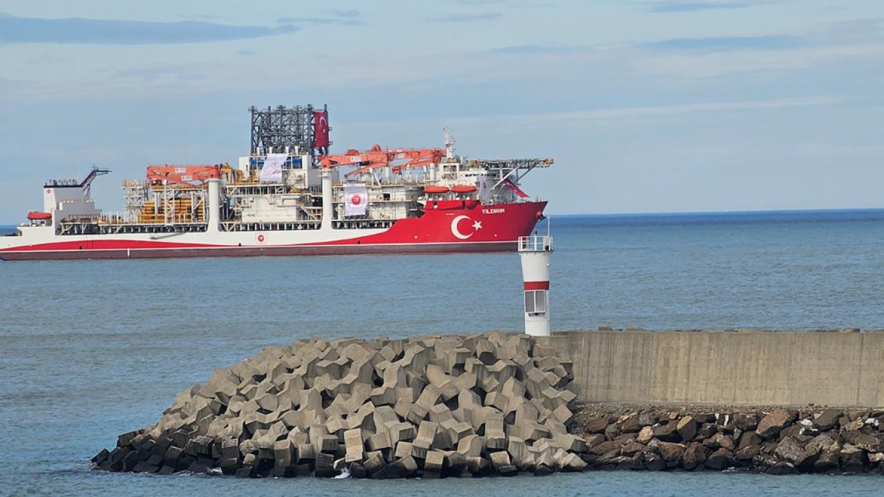 Foto - Mavi Vatan’ın yeni gücü Karadeniz’de: ‘Yıldırım’ Filyos’a demirledi!