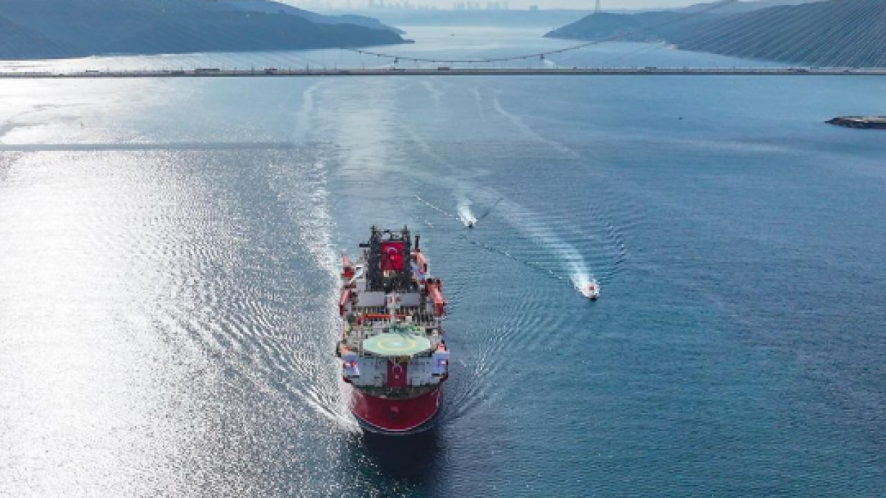 Foto - Mavi Vatan’ın yeni gücü Karadeniz’de: ‘Yıldırım’ Filyos’a demirledi!