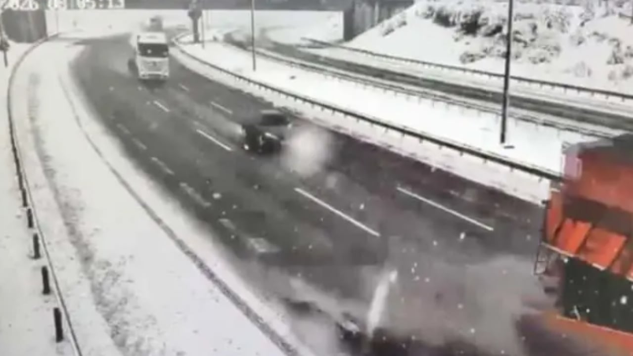 Mayıs ayında kar şoku: Kış geri döndü, yollar kapandı