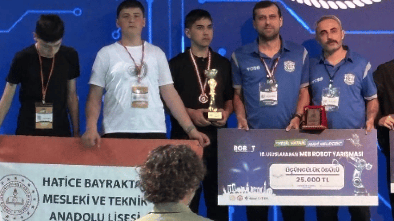 Foto - MEB Robot Yarışmasında finale kaldılar: World Drone Cup'ta temsil etme hakkı...