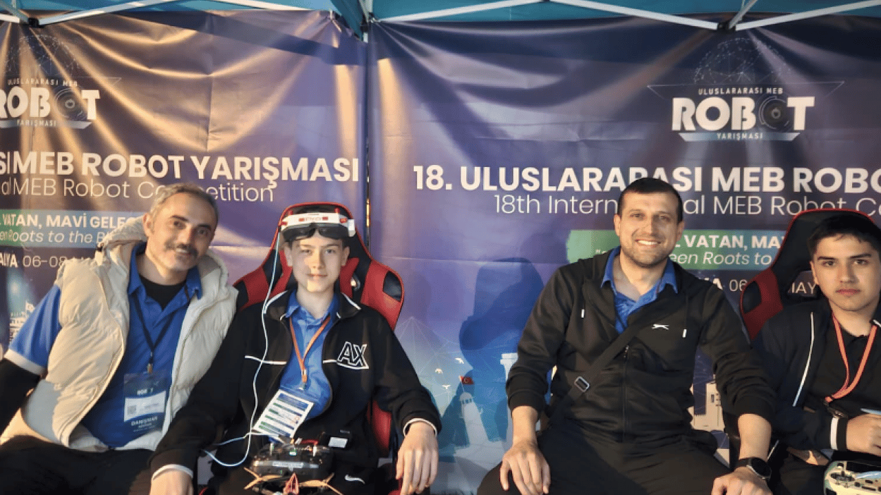 Foto - MEB Robot Yarışmasında finale kaldılar: World Drone Cup'ta temsil etme hakkı...