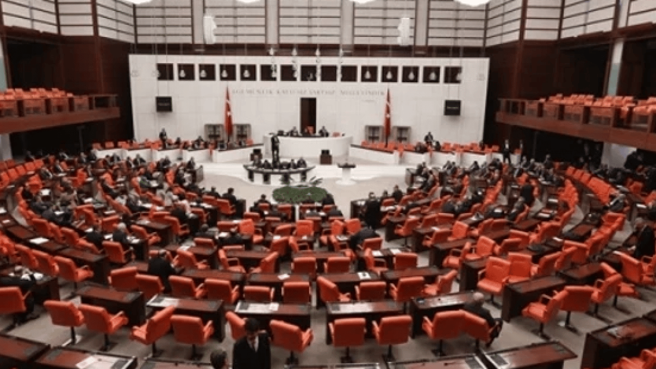 Meclis'te reform haftası: Trafik magandalarına men, emekliye ek zam, annelere izin