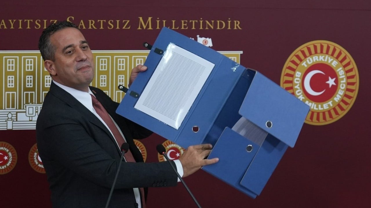 Foto - Meclis’te şov kokan hareketler! Rüşveti alan aldım diyor, veren verdim diyor… 5 bin TL’lik puro içen Mahir’e ne oluyor? 