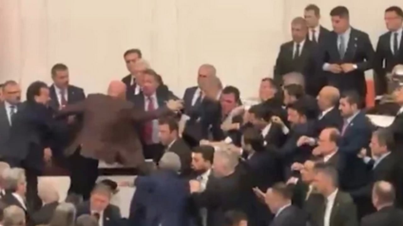 Foto - Meclis’teki CHP'nin kürsü işgalinin ardından Hasan Arslan'dan sert tepki! CHP artık şirazeden çıktı 