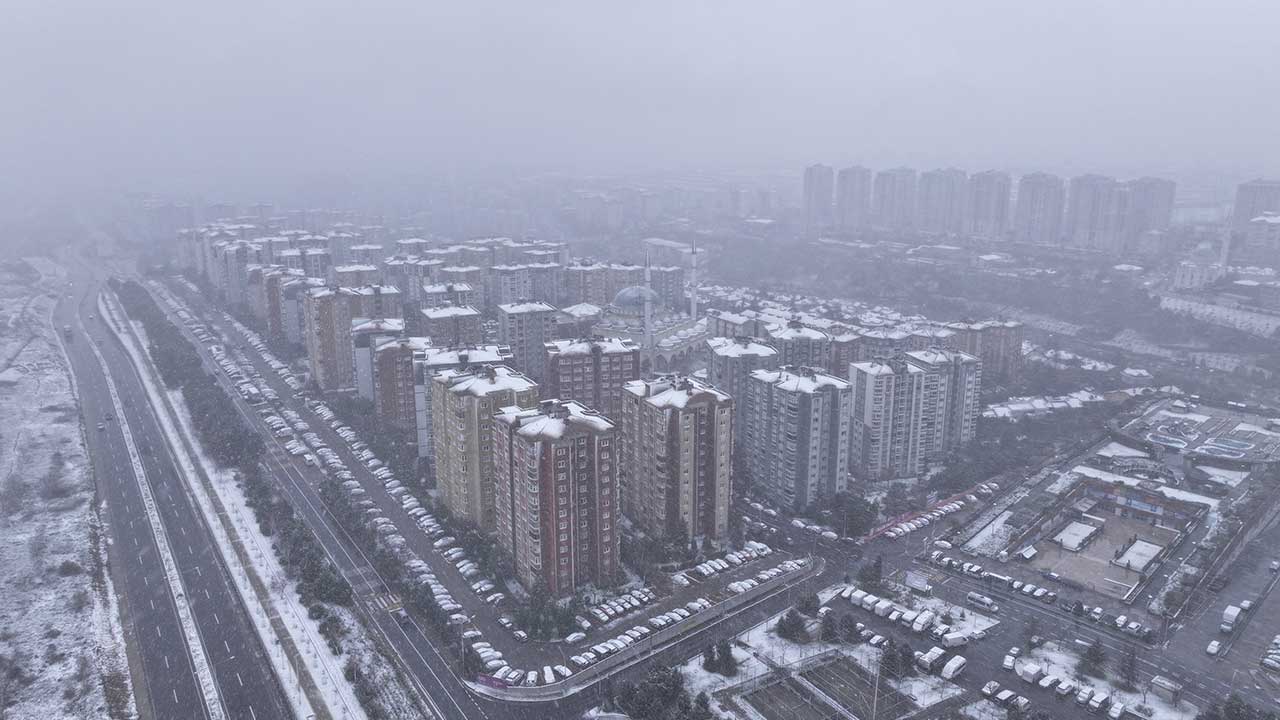 Foto - Mega kent İstanbul'un bazı ilçelerinde kar yağışı etkili oluyor