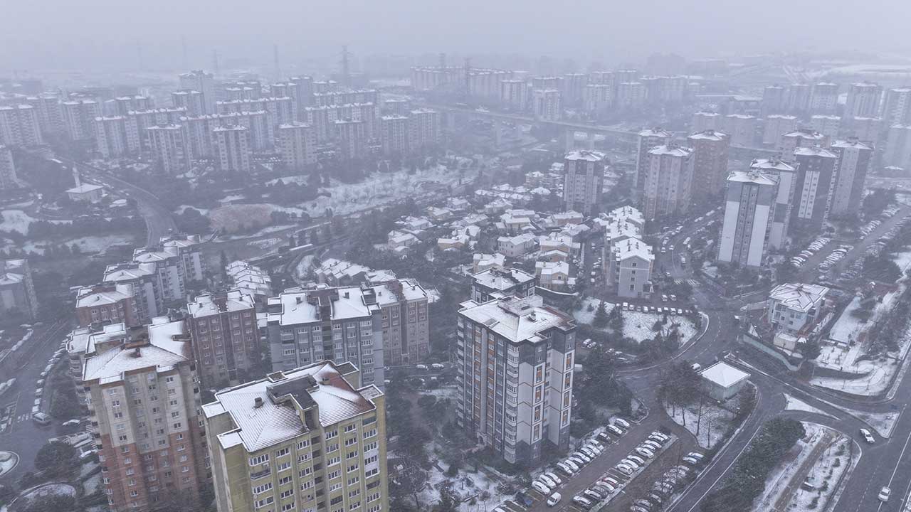 Foto - Mega kent İstanbul'un bazı ilçelerinde kar yağışı etkili oluyor