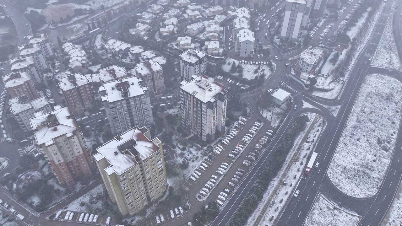 Foto - Mega kent İstanbul'un bazı ilçelerinde kar yağışı etkili oluyor