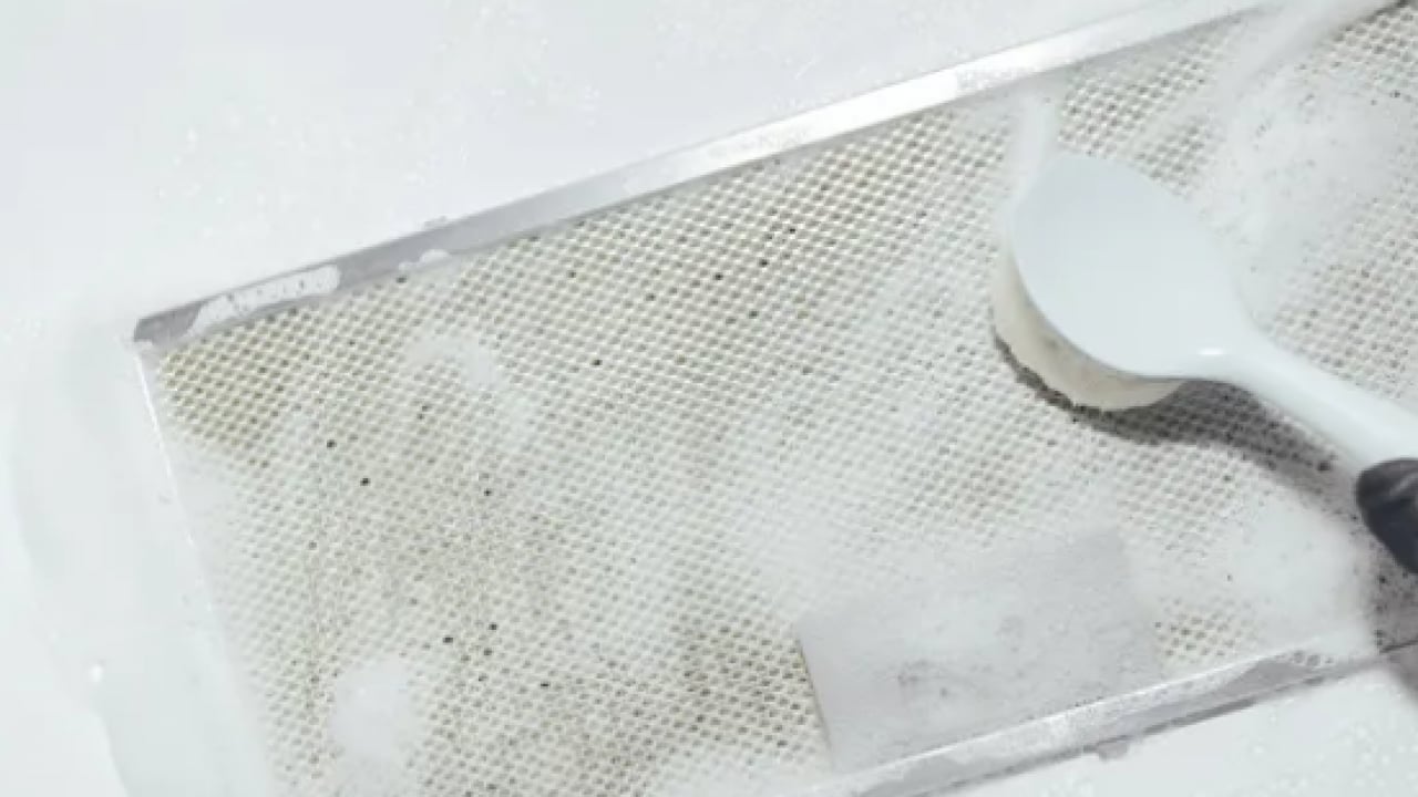 Foto - Meğer bugüne kadar boşuna ovup temizlemişiz... Davlumbazdaki yapış yapış yağlar su gibi akacak! 