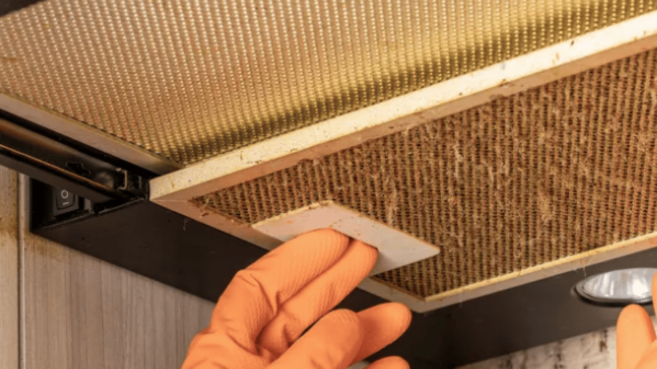 Foto - Meğer bugüne kadar boşuna ovup temizlemişiz... Davlumbazdaki yapış yapış yağlar su gibi akacak! 