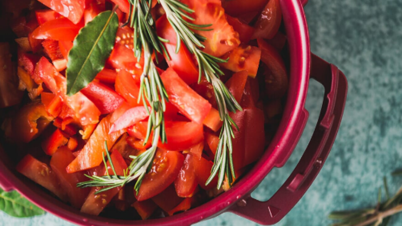 Foto - Meğer mikrodalgayı yanlış kullanıyormuşuz! Tabağı bu şekilde koyanlar dikkat!