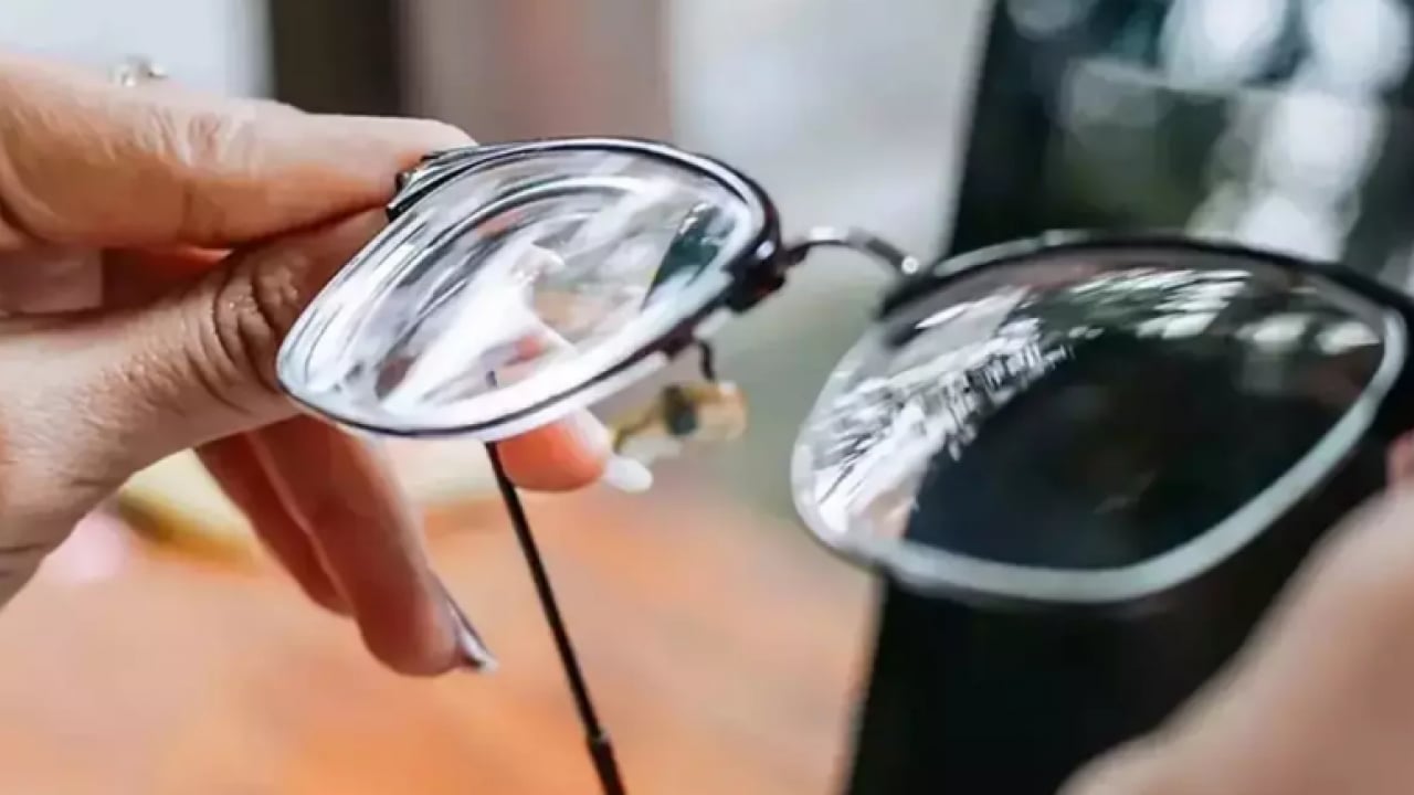 Foto - Meğer ne kadar kolaymış: Gözlük temizlemenin 2 basit yolu!