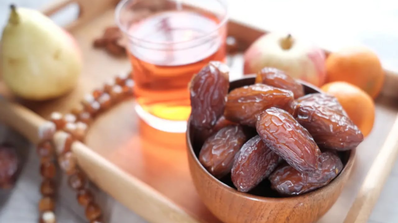 Foto - Meğer neler yapıyormuş: Hurmanın yanında bir bardak su içmenin 10 faydası!