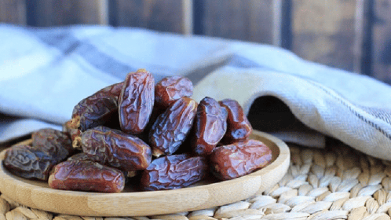 Foto - Meğer neler yapıyormuş: Hurmanın yanında bir bardak su içmenin 10 faydası!