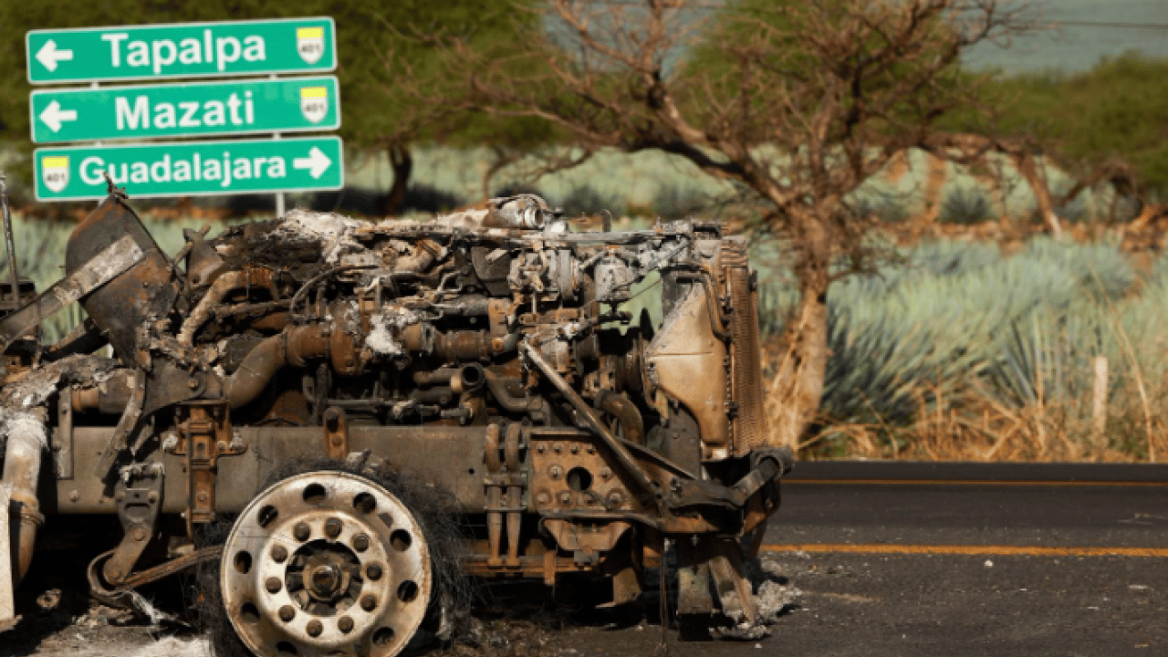 Foto - Meksika sokakları cehennemi yaşıyor! Kartel lideri öldü, ortalık birbirine girdi
